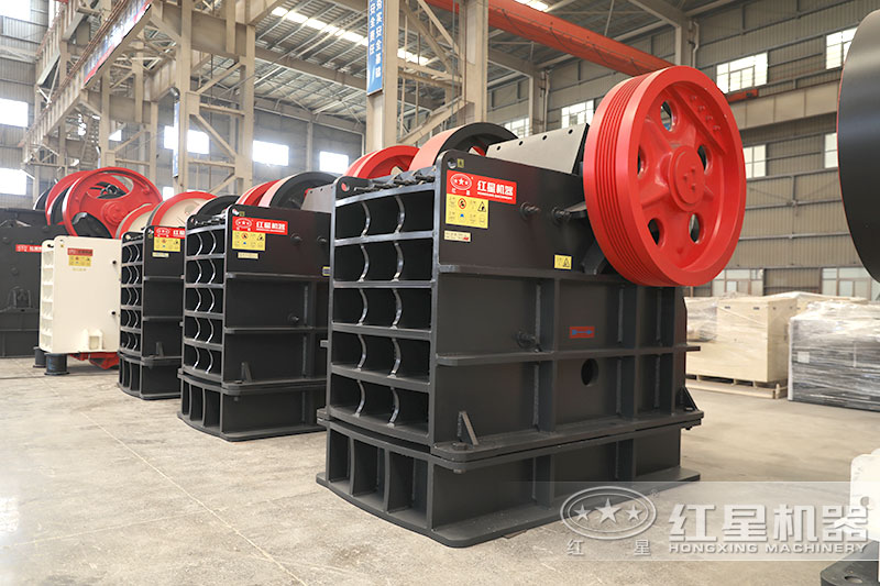 顎式破碎機型號規(guī)格多，400鄂破更受歡迎