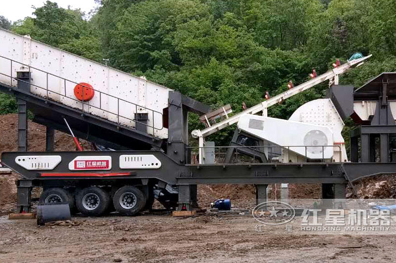 移動(dòng)重錘破+給料機(jī)，生產(chǎn)現(xiàn)場(chǎng)