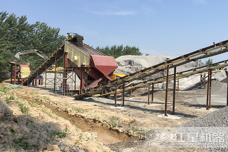 窩牛式重鍾破碎機(jī)現(xiàn)場(chǎng)