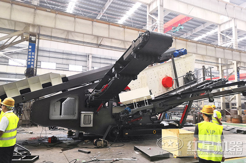 用戶來廠參觀移動破碎機，大力贊賞紅星品質(zhì)