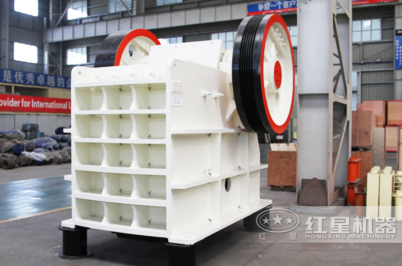 600×750的顎式破碎機生產能力為80-240t/h，進料口腔深