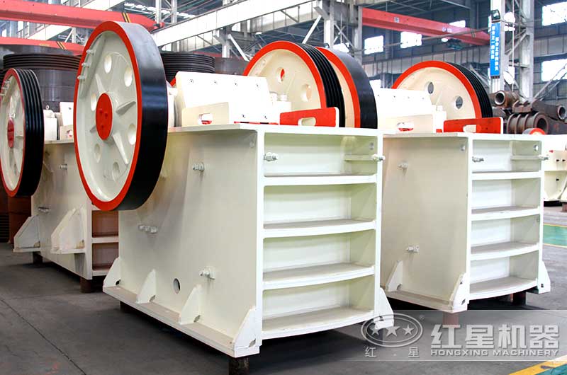 PE鄂式破石機(jī)，設(shè)計(jì)簡單，運(yùn)行穩(wěn)定