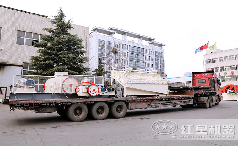 紅星小型對輥破碎機(jī)發(fā)往山東現(xiàn)場